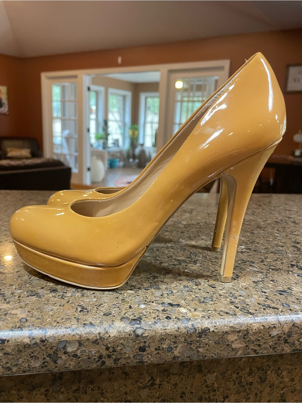 Arturo Chiang Nude Patent Leather Platform Stiletto Round Toe 4.5”Heels Size 6.5